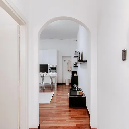 Apartament In One - By Myhomeincomo *