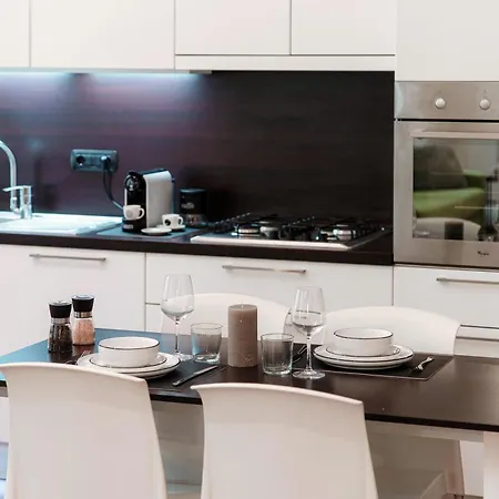 In One - By Myhomeincomo Apartment Como